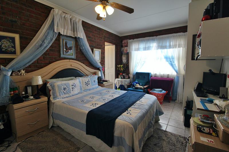 5 Bedroom Property for Sale in Fraaiuitsig Western Cape